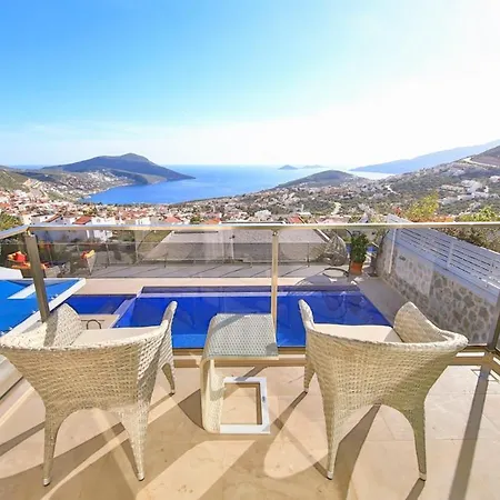 Vila Sleeps 12 With Pool Air Con And Wifi