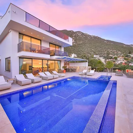 Sleeps 12 With Pool Air Con And Wifi *