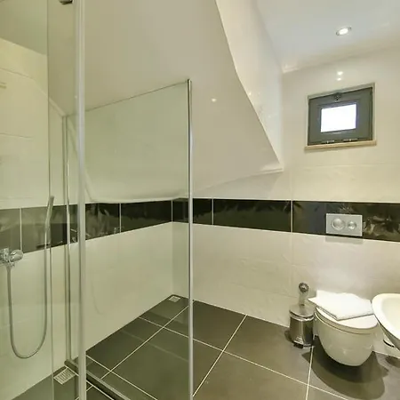 Sleeps 12 With Pool Air Con And Wifi Vila *