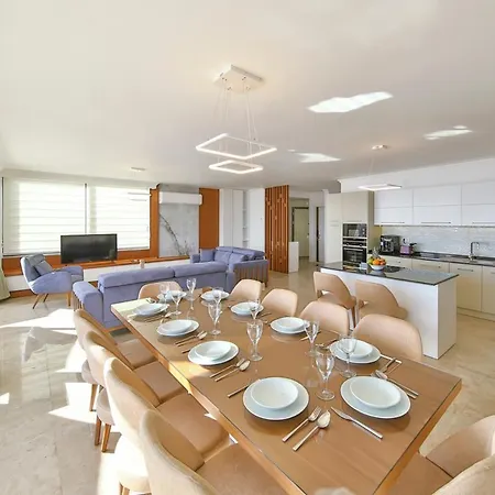 Sleeps 12 With Pool Air Con And Wifi *