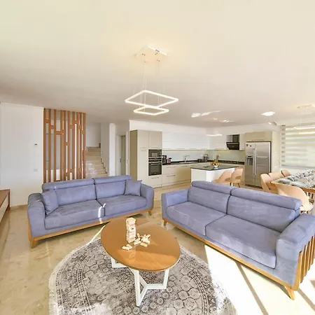 Vila Sleeps 12 With Pool Air Con And Wifi Kalkan